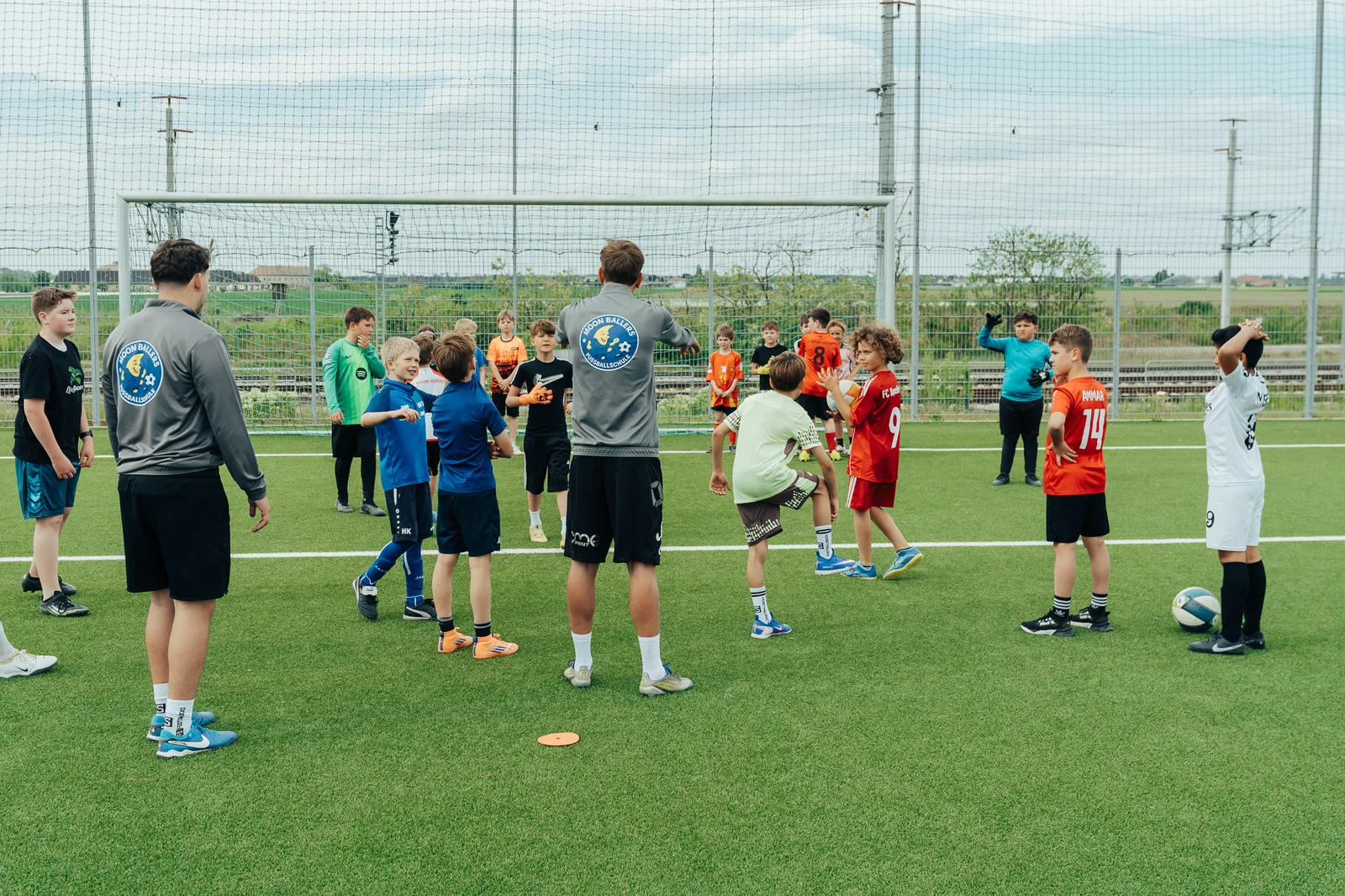 Kinder beim Fußballtraining